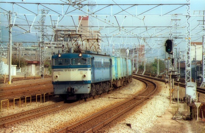 鉄道フォト・写真：JR貨物 国鉄EF65形電気機関車 EF65-127 鷹取駅 鉄道フォト・写真 by norikadさん - 撮影日 1989/11/03 00:00