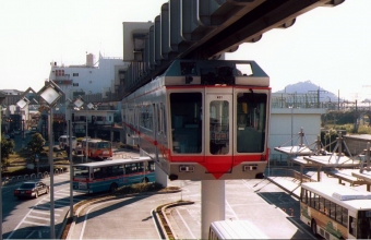 湘南モノレール400形(Mc) 401 鉄道フォト・写真 by norikadさん 大船駅 (湘南モノレール)：1997年11月19日00時ごろ