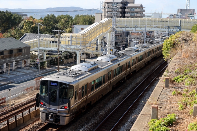 鉄道フォト・写真：JR西日本225系電車 東垂水駅 鉄道フォト・写真 by norikadさん - 撮影日 2023/11/30 11:19