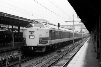 国鉄583系電車 はつかり(特急) 鉄道フォト・写真 by norikadさん 上野駅 (JR)：1974年10月26日00時ごろ