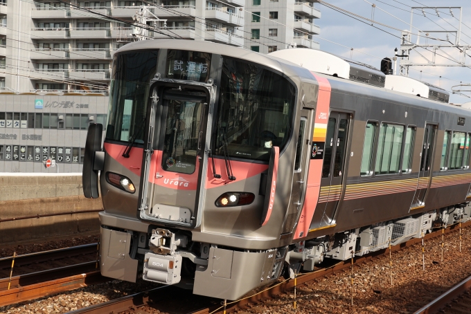 JR西日本 クモハ226-504 (227系) 車両ガイド | レイルラボ(RailLab)