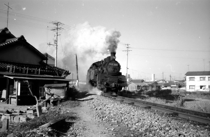 国鉄C12形蒸気機関車 C12-225 鉄道フォト・写真 by norikadさん 加古川駅：1969年11月29日00時ごろ