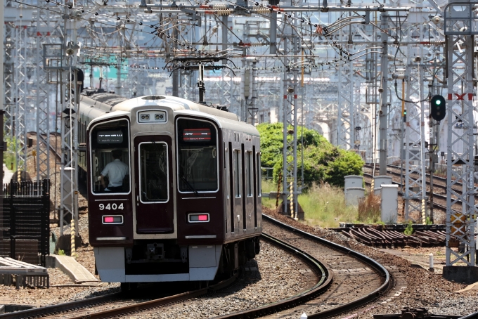 鉄道フォト・写真：阪急電鉄 阪急9300系電車 9404 十三駅 鉄道フォト・写真 by norikadさん - 撮影日 2024/06/14 11:31