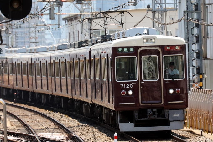 鉄道フォト・写真：阪急電鉄 阪急7000系電車 7120 十三駅 鉄道フォト・写真 by norikadさん - 撮影日 2024/06/14 11:34