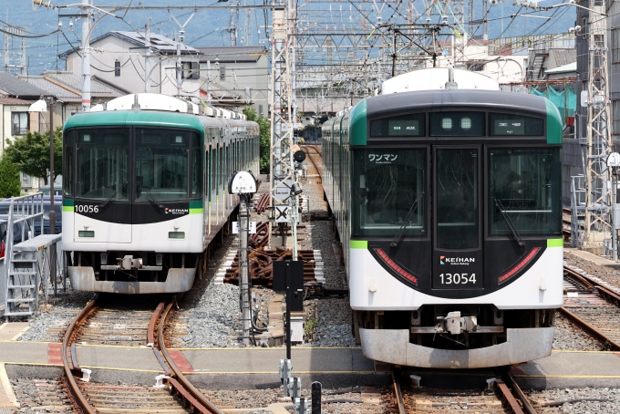 鉄道フォト・写真：京阪電鉄 京阪13000系電車 13054 中書島駅 鉄道フォト・写真 by norikadさん - 撮影日 2024/06/19 13:42