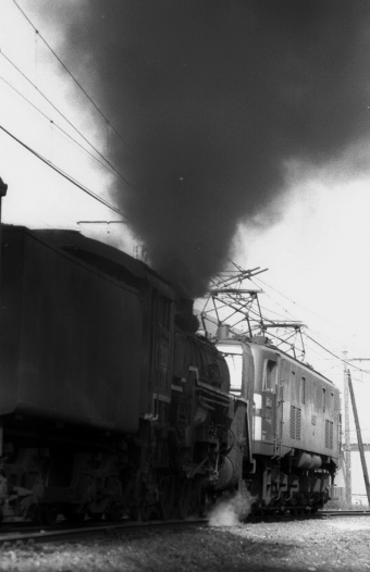 国鉄EF58形電気機関車 EF58-18 鉄道フォト・写真 by norikadさん 小屋浦駅：1970年08月25日00時ごろ