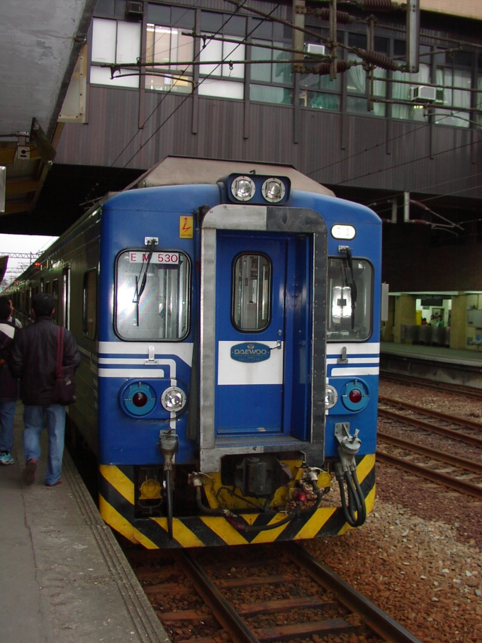 台湾鉄路管理局 EMU500型 松山駅 鉄道フォト・写真 by norikadさん レイルラボ(RailLab)