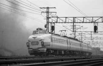 国鉄485系電車 うずしお(特急) 鉄道フォト・写真 by norikadさん 明石駅：1971年05月23日00時ごろ
