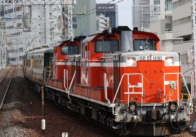 JR西日本 国鉄DD51形ディーゼル機関車 DD51 1191 元町駅 (兵庫県|JR