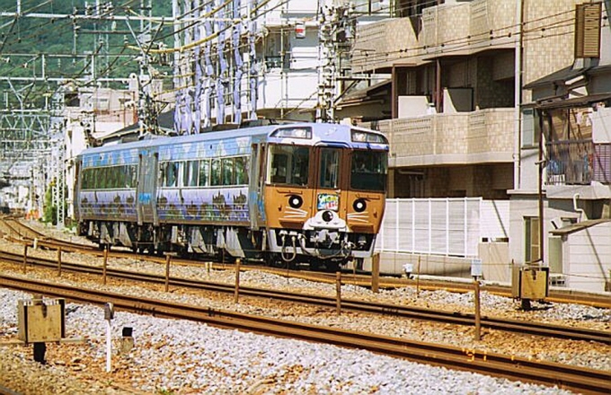 JR四国 国鉄キハ185系気動車 I LOVE しまんと 須磨駅 鉄道フォト・写真 