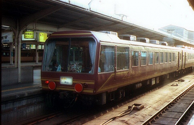 JR西日本 国鉄12系客車 ゆうゆうサロン岡山 大阪駅 鉄道フォト・写真 
