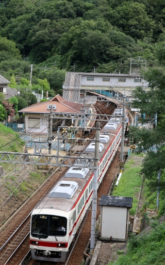 神戸電鉄2000形(Mc2) 2010 鉄道フォト・写真 by norikadさん 鵯越駅：2020年09月14日09時ごろ