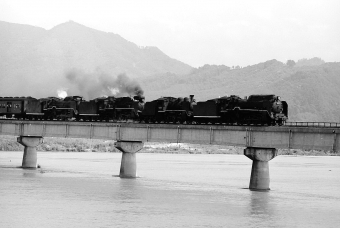 国鉄 D51+C56+C57+D51 鉄道フォト・写真 by norikadさん 出雲市駅：1972年08月27日00時ごろ