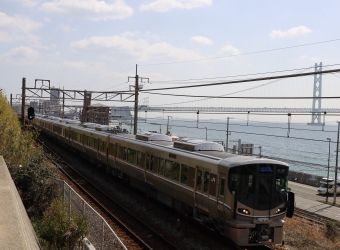 JR西日本225系電車 225-107 鉄道フォト・写真 by norikadさん 朝霧駅：2021年03月10日12時ごろ
