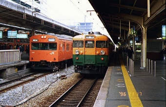 JR西日本 国鉄153系電車 鉄道フォト・写真 by norikadさん 大阪駅：1996年11月17日00時ごろ