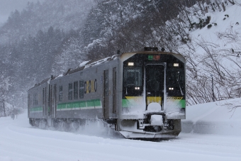 JR北海道 H100形 H100-42 鉄道フォト・写真 by Jaguar233さん 銀山駅：2023年12月27日13時ごろ
