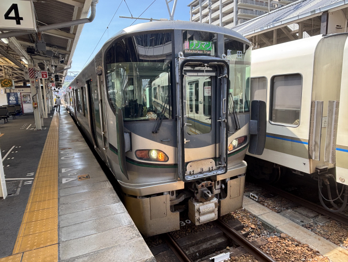 JR西日本 クモハ226-1005 (227系) 車両ガイド | レイルラボ(RailLab)