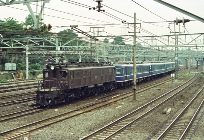国鉄 EF57形 はくつる51号 EF573 鉄道フォト・写真 by Petsさん 鶯谷駅：1976年08月21日07時ごろ