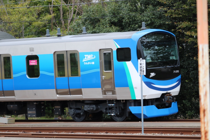 鉄道写真 青白いトーン 高品質印刷 東京臨海高速鉄道71-000形電車 新津駅 鉄道フォト・写真 by 新潟の鉄道