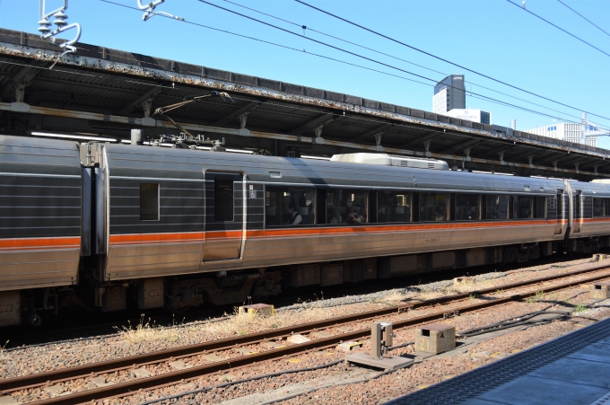 JR東海 モハ383形 しなの(特急) モハ383-3 鉄道フォト・写真 by 北東航1さん 名古屋駅 (JR)：2022年10月26日00時ごろ