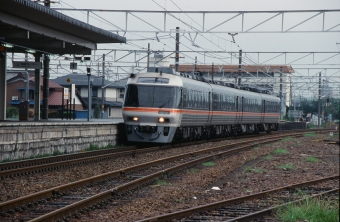 JR東海キハ85系気動車 (ワイドビュー)ひだ(特急) 鉄道フォト・写真 by 北東航1さん 木曽川駅：2001年08月12日00時ごろ