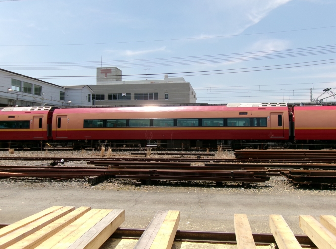 鉄道フォト・写真：JR東日本253系電車  モハ252-1002 新栃木駅 鉄道フォト・写真 by 北東航1さん - 撮影日 2024/06/15 11:30