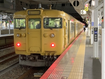 JR西日本 クハ111形 クハ111-2141 鉄道フォト・写真 by spockerさん 岡山駅：2021年10月13日22時ごろ