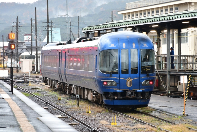 京都丹後鉄道 KTR8000形 KTR8002 鉄道フォト・写真 by spockerさん 西舞鶴駅 (京都丹後鉄道)：2021年11月22日16時ごろ