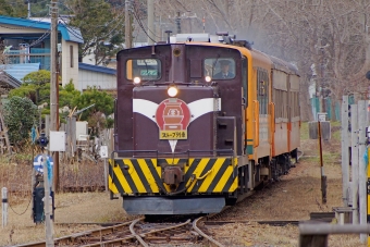 津軽鉄道　DD350型 ディーゼル機関車 ストーブ列車 DD35 2 鉄道フォト・写真 by ちゃぽんさん 金木駅：2013年12月21日13時ごろ