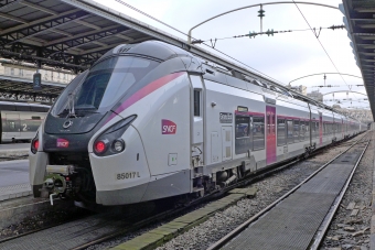 フランス国鉄 SNCF Class B85000 “Régiolis” multiple unit train B85017 鉄道フォト・写真 by ちゃぽんさん ：2019年06月13日07時ごろ