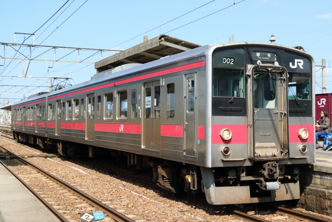 JR四国 国鉄121系電車 クハ120-2 多度津駅 鉄道フォト・写真 by RED