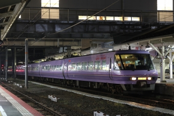 JR西日本 クロ380形 やくも クロ380-7 鉄道フォト・写真 by REDさん 米子駅：2023年11月04日19時ごろ