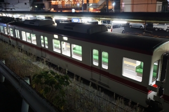 神戸電鉄2200形(T) 2201 鉄道フォト・写真 by トレインさん 有馬温泉駅：2021年10月22日20時ごろ
