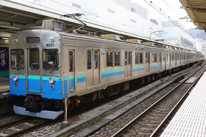 鉄道フォト・写真：伊豆急行8000系電車 クモハ8251 熱海駅 鉄道フォト・写真 by トレインさん - 撮影日 2019/03/17 09:57