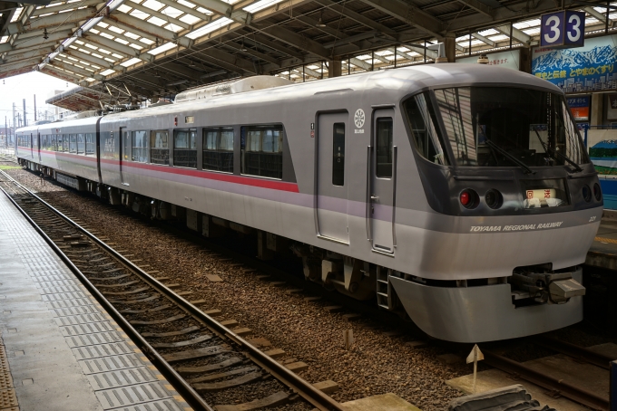 鉄道フォト・写真：富山地方鉄道20020形電車  221 電鉄富山駅 鉄道フォト・写真 by トレインさん - 撮影日 2022/05/02 08:43