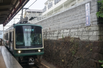 江ノ島電鉄 江ノ電2050形(Mc2) 2051 鉄道フォト・写真 by トレインさん 七里ヶ浜駅：2024年06月30日12時ごろ