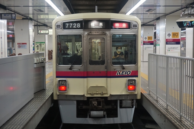 鉄道フォト・写真：京王電鉄 京王7000系電車 7728 新宿駅 (京王) 鉄道フォト・写真 by トレインさん - 撮影日 2024/07/16 15:24