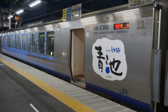 JR東日本 HB-E300形 リゾートしらかみ(快速) HB-E300-1 鉄道フォト・写真 by トレインさん 弘前駅 (JR)：2020年08月24日19時ごろ