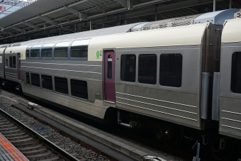 JR東日本 サロ214形 サロ214-4 鉄道フォト・写真 by トレインさん 新宿駅 (JR)：2020年11月22日08時ごろ