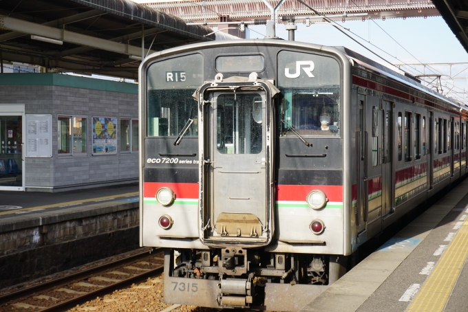 JR四国7300形(Tc) 7315 鉄道フォト・写真 by トレインさん 多度津駅：2020年12月18日14時ごろ