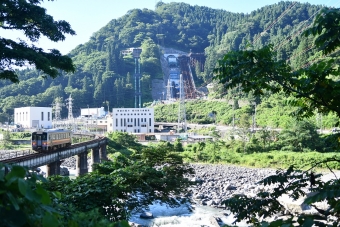 JR西日本 キハ120形 キハ120-325 鉄道フォト・写真 by おなだいさん 小滝駅：2021年07月17日07時ごろ