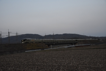 JR東日本E001系電車 TRAIN SUITE 四季島(特急) 鉄道フォト・写真 by おなだいさん みどり湖駅：2019年04月06日18時ごろ