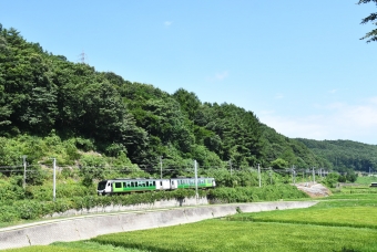 JR東日本 HB-E301形 リゾートビュー諏訪湖 HB-E301-2 鉄道フォト・写真 by おなだいさん すずらんの里駅：2023年08月06日13時ごろ