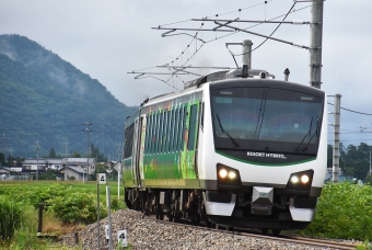 JR東日本 HB-E302形 リゾートビューふるさと(快速) HB-E302-2 鉄道フォト・写真 by おなだいさん 信濃常盤駅：2021年07月04日16時ごろ