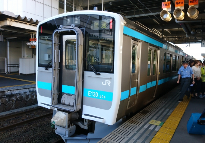 JR東日本E130系気動車 キハE130形 鉄道フォト・写真 by ジョンドゥさん 八戸駅 (JR)：2018年09月23日09時ごろ