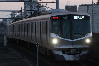 首都圏新都市鉄道 TX-2150形(CT) TX-2154 鉄道フォト・写真 by 712Aさん 北千住駅 (つくばエクスプレス)：2020年10月27日16時ごろ