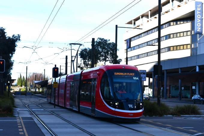 鉄道フォト・写真：キャンベラライトレール（Light rail in Canberra） Urbos 3（ウルボス3） 004 アリンガストリート（Alinga Street, City） 鉄道フォト・写真 by papaさん - 撮影日 2024/05/19 08:15