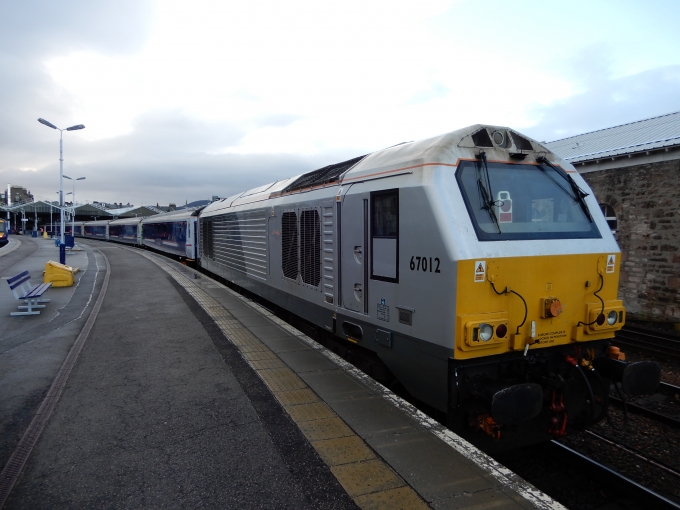 サーコ（SERCO） カレドニアン・スリーパー 67012 インヴァネス（INVERNESS）駅 鉄道フォト・写真 by papaさん