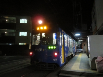 とさでん交通 土佐電気鉄道600形電車 625 鉄道フォト・写真 by kinokuniさん 伊野停留場 (とさでん交通)：2021年12月31日19時ごろ