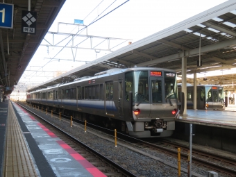 JR西日本 クハ222形 クハ222-107 鉄道フォト・写真 by kinokuniさん 和歌山駅 (JR)：2023年01月17日14時ごろ